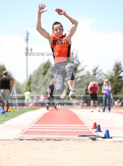 Thumbnail 2 in Strasburg Regional Meet photogallery.