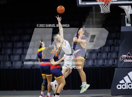 Thumbnail 2 in Millard West vs. Omaha Northwest photogallery.