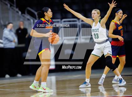 Thumbnail 2 in Millard West vs. Omaha Northwest photogallery.