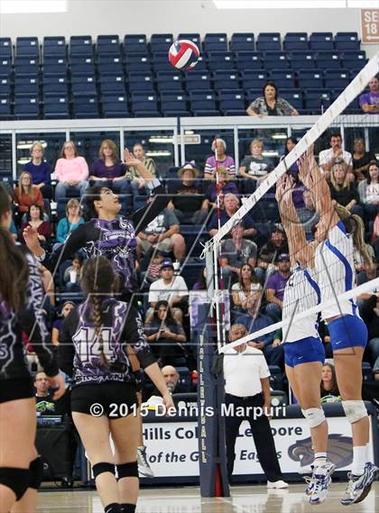 Thumbnail 2 in Mission Oak vs. Bakersfield Christian (CIF Central D3 Final) photogallery.