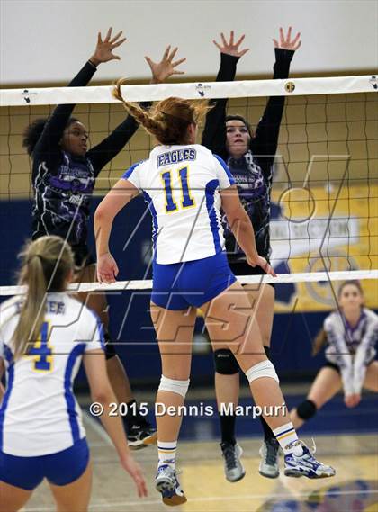 Thumbnail 1 in Mission Oak vs. Bakersfield Christian (CIF Central D3 Final) photogallery.
