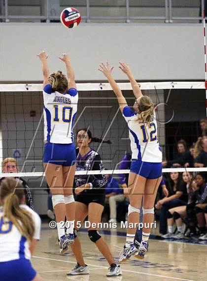 Thumbnail 1 in Mission Oak vs. Bakersfield Christian (CIF Central D3 Final) photogallery.