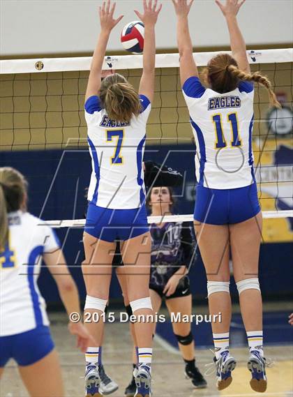 Thumbnail 3 in Mission Oak vs. Bakersfield Christian (CIF Central D3 Final) photogallery.