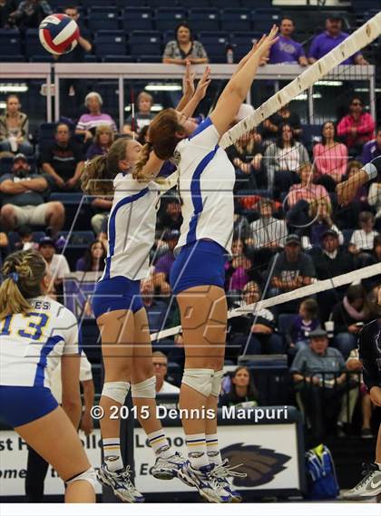 Thumbnail 2 in Mission Oak vs. Bakersfield Christian (CIF Central D3 Final) photogallery.