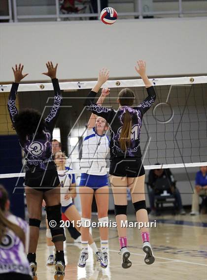 Thumbnail 3 in Mission Oak vs. Bakersfield Christian (CIF Central D3 Final) photogallery.
