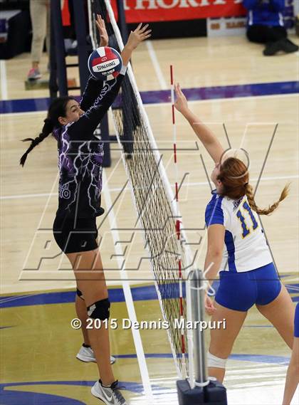 Thumbnail 3 in Mission Oak vs. Bakersfield Christian (CIF Central D3 Final) photogallery.
