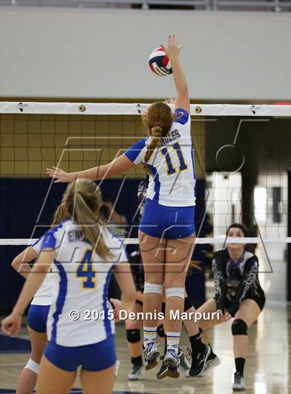 Thumbnail 1 in Mission Oak vs. Bakersfield Christian (CIF Central D3 Final) photogallery.