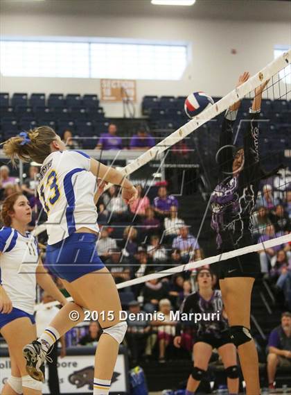 Thumbnail 3 in Mission Oak vs. Bakersfield Christian (CIF Central D3 Final) photogallery.