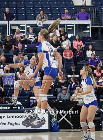 Thumbnail 3 in Mission Oak vs. Bakersfield Christian (CIF Central D3 Final) photogallery.