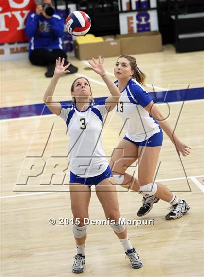 Thumbnail 1 in Mission Oak vs. Bakersfield Christian (CIF Central D3 Final) photogallery.