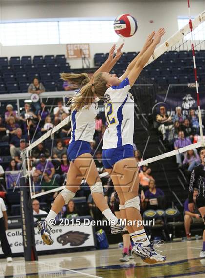 Thumbnail 3 in Mission Oak vs. Bakersfield Christian (CIF Central D3 Final) photogallery.
