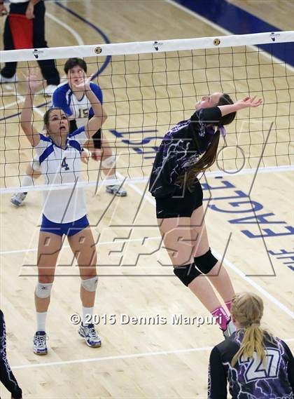 Thumbnail 3 in Mission Oak vs. Bakersfield Christian (CIF Central D3 Final) photogallery.