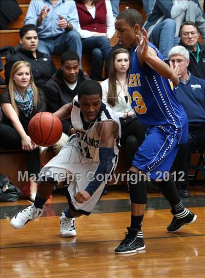 Thumbnail 3 in Immaculate vs. Gilbert (CIAC Class S Quarterfinal) photogallery.