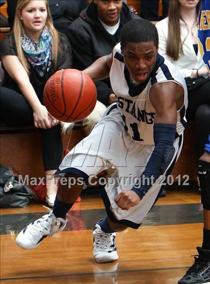 Thumbnail 2 in Immaculate vs. Gilbert (CIAC Class S Quarterfinal) photogallery.