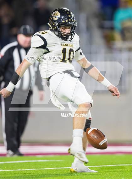 Thumbnail 3 in Canadian vs. Abernathy (UIL 3AQuarterfinal Playoff) photogallery.