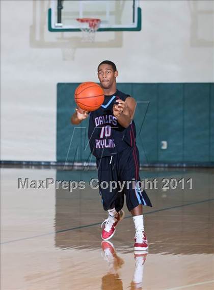 Thumbnail 2 in Skyline vs. Horn (CFB Invitational) photogallery.