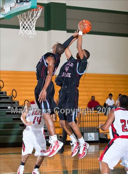 Thumbnail 1 in Skyline vs. Horn (CFB Invitational) photogallery.