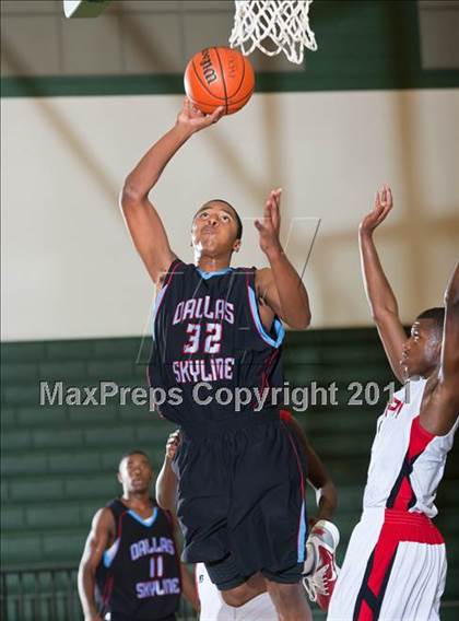 Thumbnail 1 in Skyline vs. Horn (CFB Invitational) photogallery.