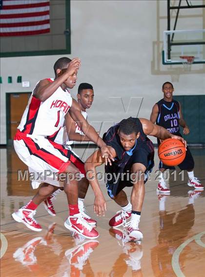 Thumbnail 3 in Skyline vs. Horn (CFB Invitational) photogallery.
