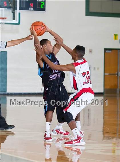 Thumbnail 1 in Skyline vs. Horn (CFB Invitational) photogallery.