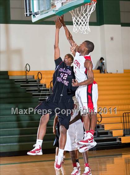 Thumbnail 1 in Skyline vs. Horn (CFB Invitational) photogallery.