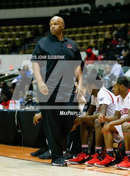 Thumbnail 3 in Lake Taylor vs Hampton  (Iverson Holiday Crossover Showcase) photogallery.