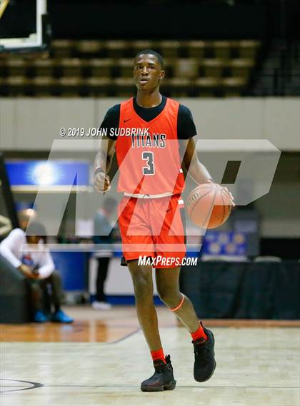 Thumbnail 3 in Lake Taylor vs Hampton  (Iverson Holiday Crossover Showcase) photogallery.