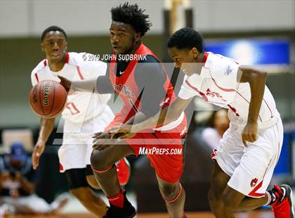 Thumbnail 2 in Lake Taylor vs Hampton  (Iverson Holiday Crossover Showcase) photogallery.