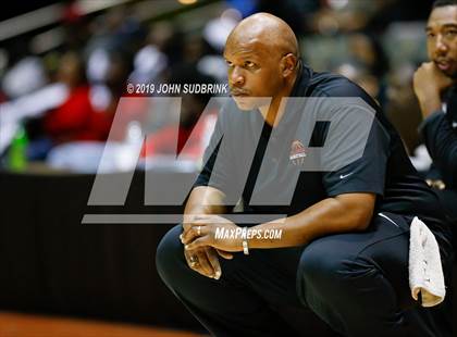Thumbnail 3 in Lake Taylor vs Hampton  (Iverson Holiday Crossover Showcase) photogallery.