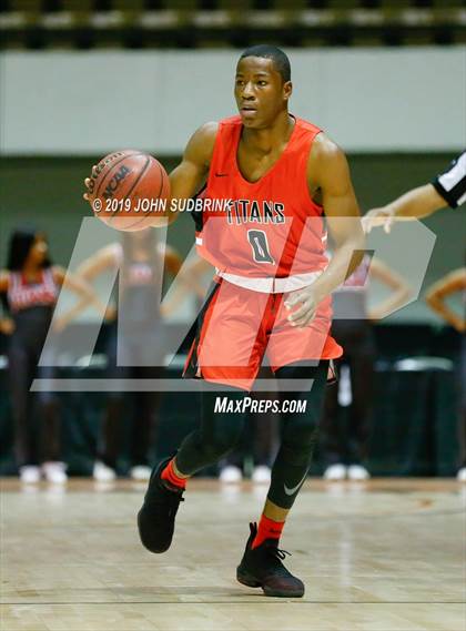 Thumbnail 2 in Lake Taylor vs Hampton  (Iverson Holiday Crossover Showcase) photogallery.