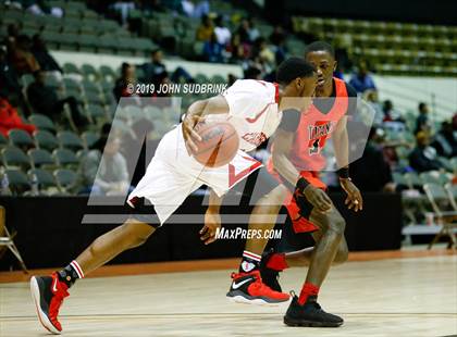 Thumbnail 3 in Lake Taylor vs Hampton  (Iverson Holiday Crossover Showcase) photogallery.