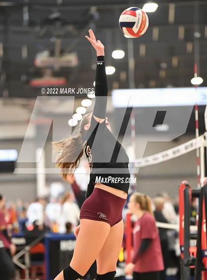 Thumbnail 3 in Sacred Heart vs. Salpointe Catholic (Nike TOC Southwest) photogallery.