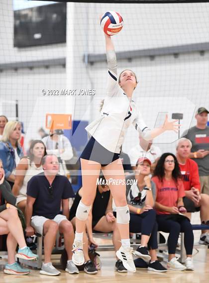 Thumbnail 3 in Sacred Heart vs. Salpointe Catholic (Nike TOC Southwest) photogallery.