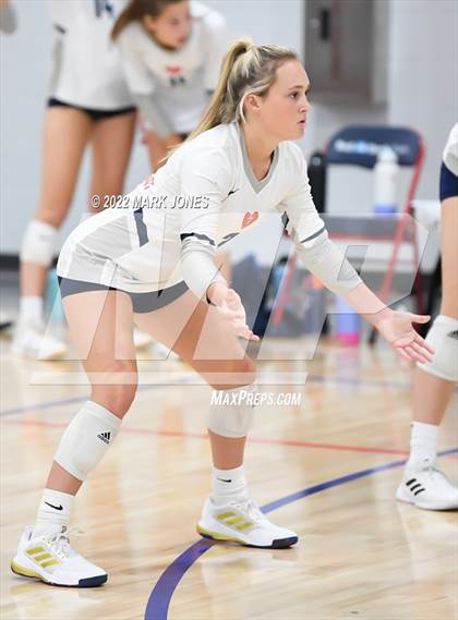 Thumbnail 3 in Sacred Heart vs. Salpointe Catholic (Nike TOC Southwest) photogallery.