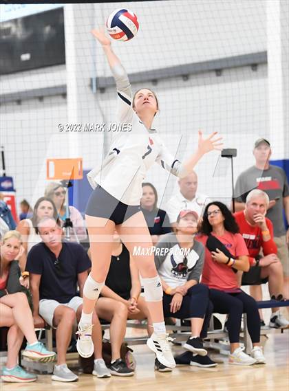 Thumbnail 3 in Sacred Heart vs. Salpointe Catholic (Nike TOC Southwest) photogallery.