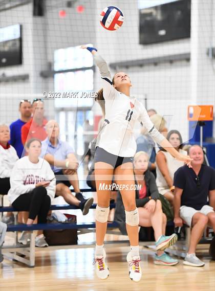 Thumbnail 3 in Sacred Heart vs. Salpointe Catholic (Nike TOC Southwest) photogallery.