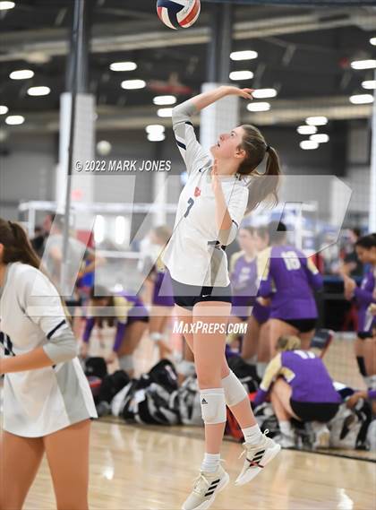 Thumbnail 1 in Sacred Heart vs. Salpointe Catholic (Nike TOC Southwest) photogallery.