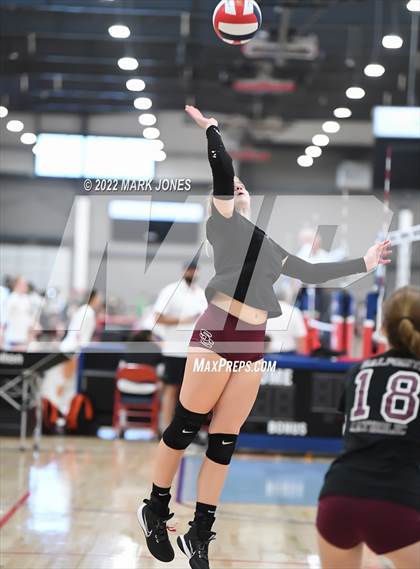 Thumbnail 1 in Sacred Heart vs. Salpointe Catholic (Nike TOC Southwest) photogallery.