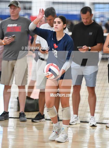 Thumbnail 3 in Sacred Heart vs. Salpointe Catholic (Nike TOC Southwest) photogallery.