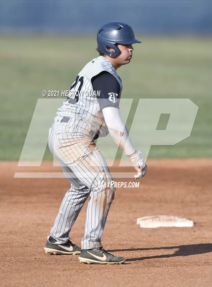 Thumbnail 2 in Thousand Oaks vs. Trabuco Hills (CIF-SS D2 Final) photogallery.