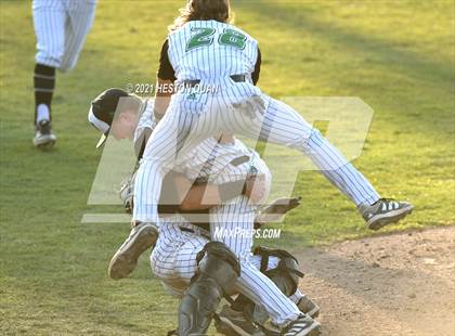 Thumbnail 2 in Thousand Oaks vs. Trabuco Hills (CIF-SS D2 Final) photogallery.