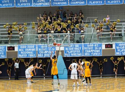 Thumbnail 2 in East Central vs. O'Connor (UIL 5A Bi-District Playoff) photogallery.