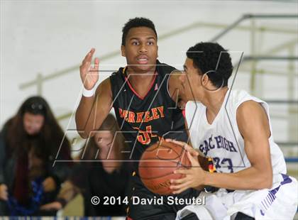 Thumbnail 1 in Berkeley vs. Sacramento (Gridley Invitational) photogallery.
