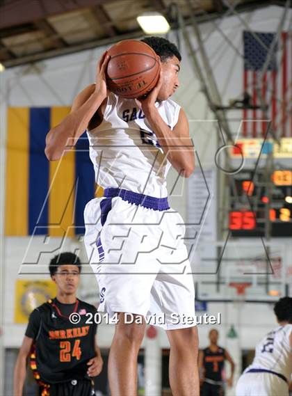 Thumbnail 1 in Berkeley vs. Sacramento (Gridley Invitational) photogallery.