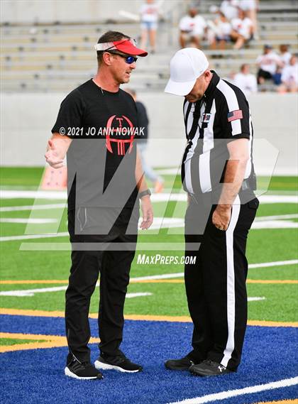 Thumbnail 1 in Bridgeland vs. Tomball (6A DII Region II Final) photogallery.