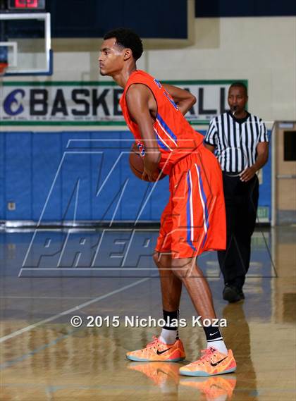 Thumbnail 3 in University vs. Fremont (MLK Showcase) photogallery.