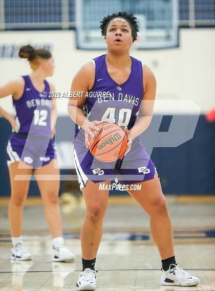 Thumbnail 1 in Ben Davis vs. Mt. Vernon (IHSAA 4A Regional Semifinal) photogallery.