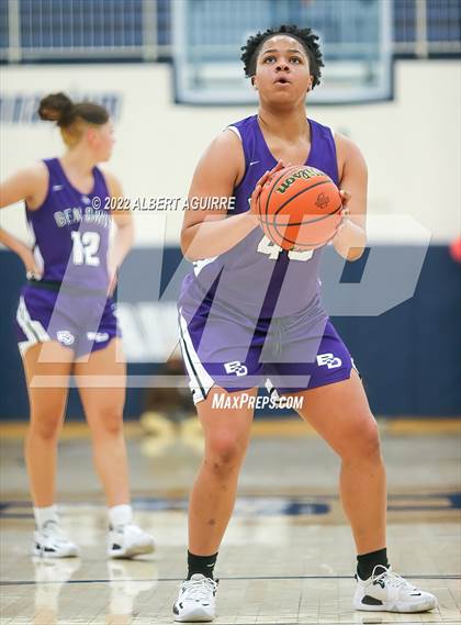 Thumbnail 2 in Ben Davis vs. Mt. Vernon (IHSAA 4A Regional Semifinal) photogallery.