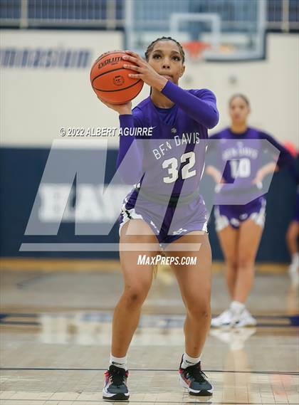 Thumbnail 2 in Ben Davis vs. Mt. Vernon (IHSAA 4A Regional Semifinal) photogallery.