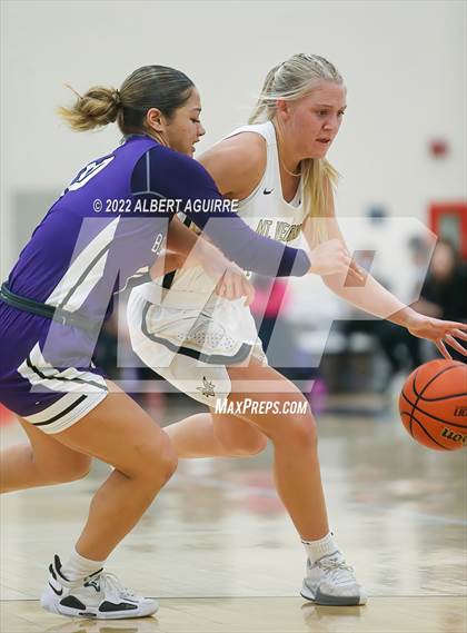 Thumbnail 1 in Ben Davis vs. Mt. Vernon (IHSAA 4A Regional Semifinal) photogallery.